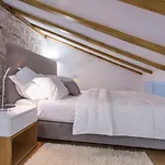 ビフォラ ヘリテージ トロギール